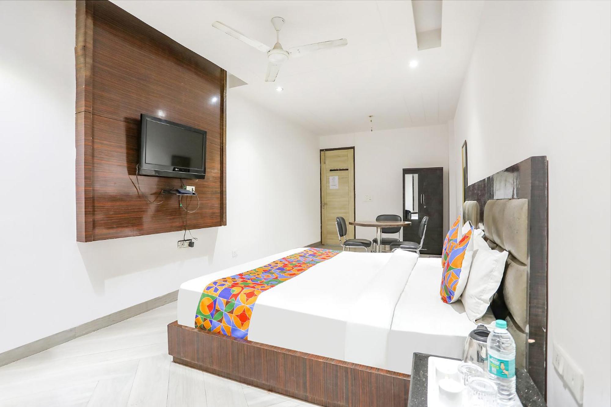 Fabexpress Lotus Palace New Delhi Exterior photo