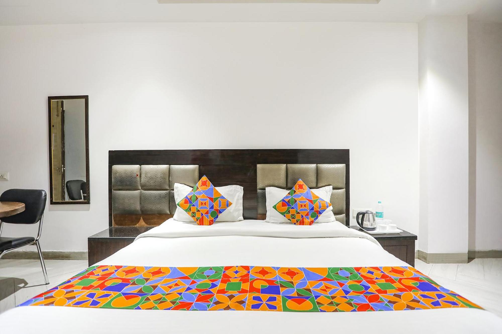 Fabexpress Lotus Palace New Delhi Exterior photo