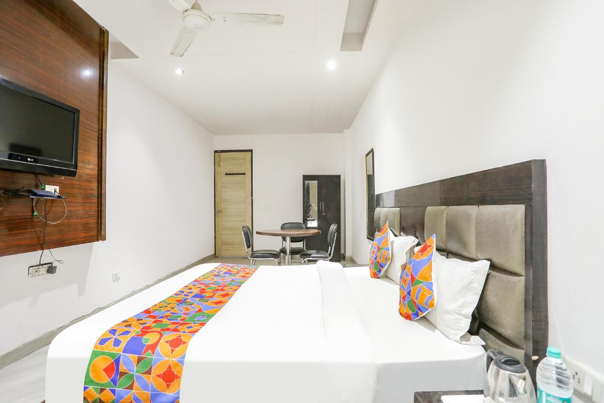 Fabexpress Lotus Palace New Delhi Exterior photo