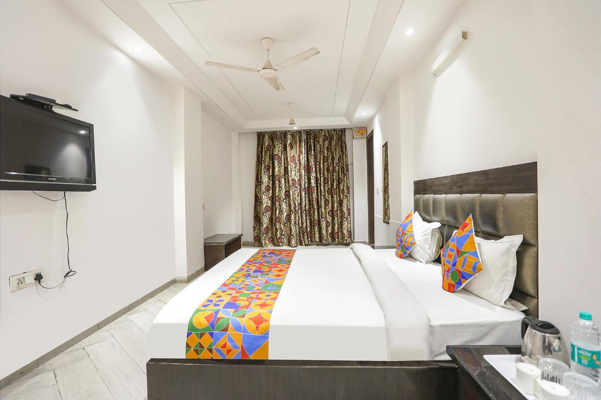 Fabexpress Lotus Palace New Delhi Exterior photo