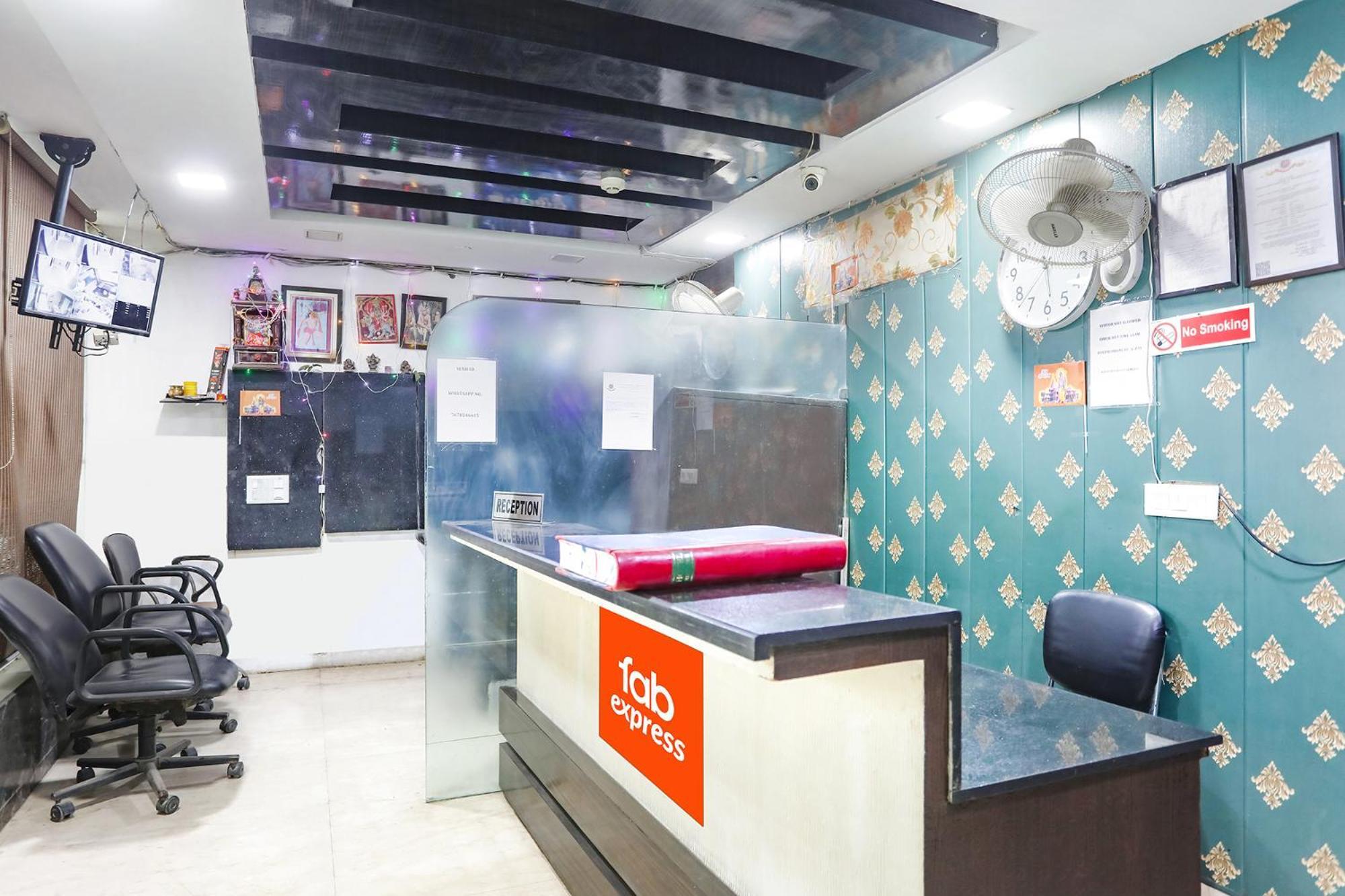 Fabexpress Lotus Palace New Delhi Exterior photo