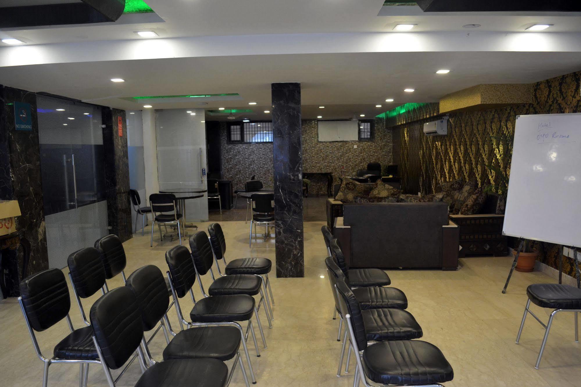 Fabexpress Lotus Palace New Delhi Exterior photo