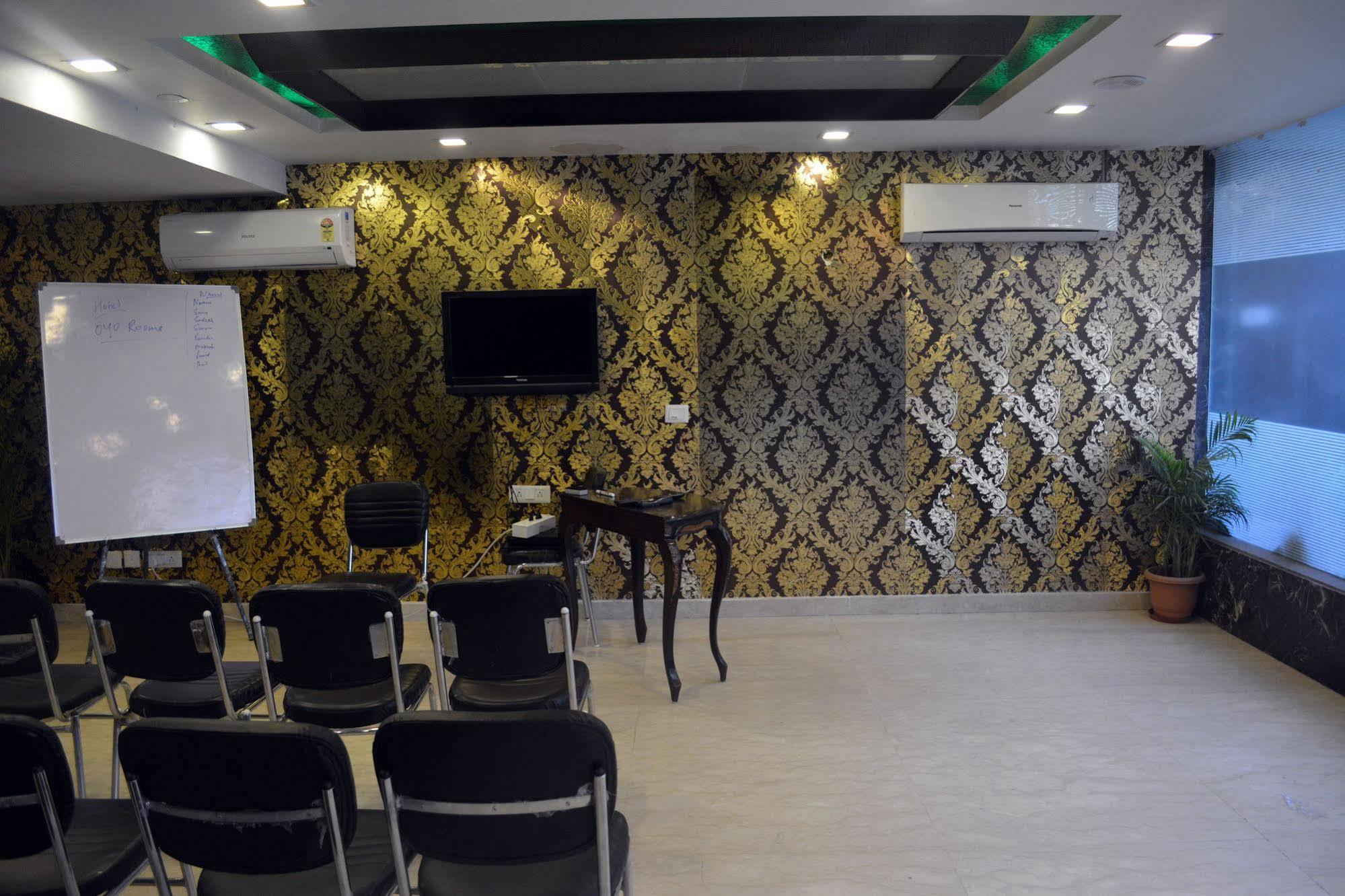 Fabexpress Lotus Palace New Delhi Exterior photo
